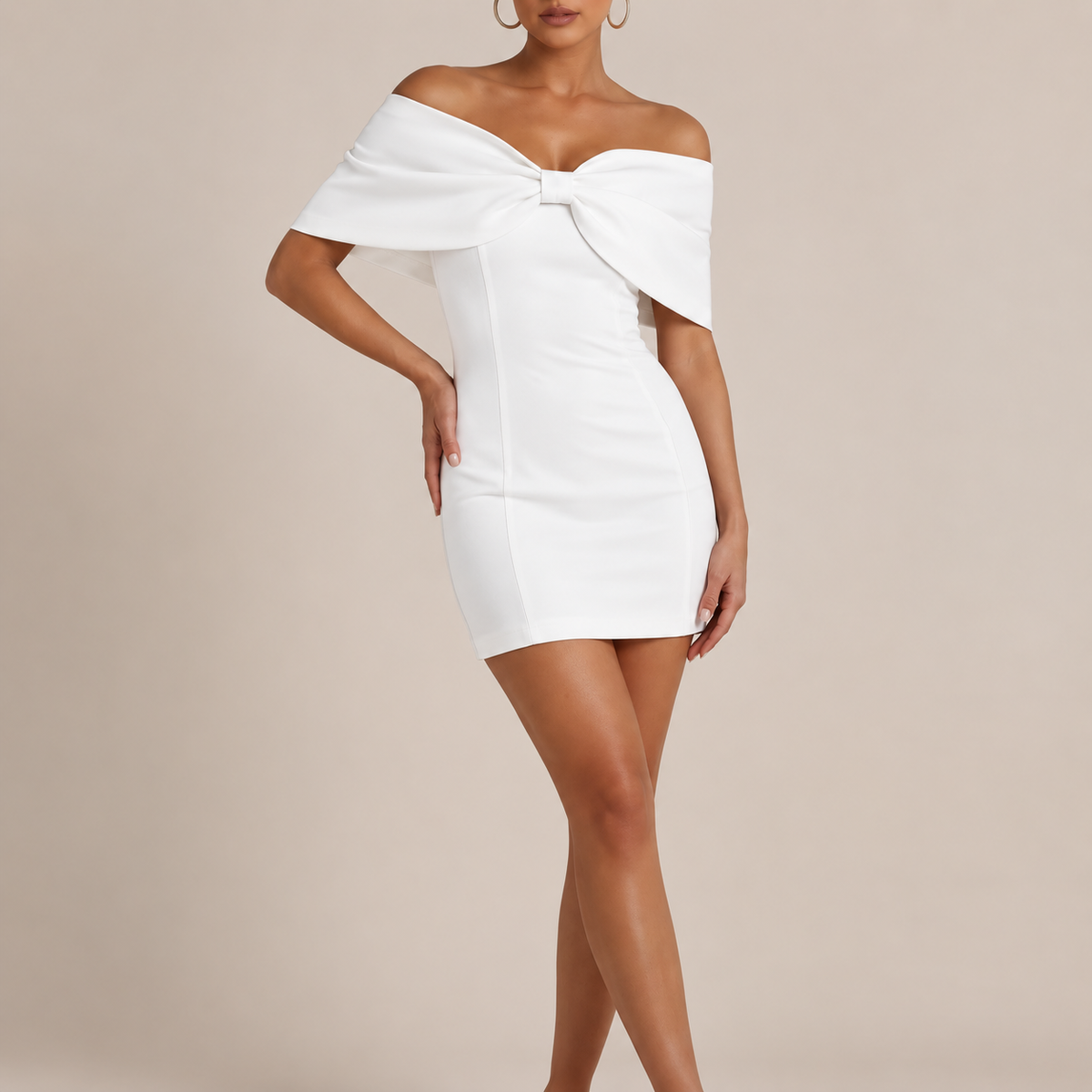 Velosia | Schulterfreies Schwarzes Minikleid