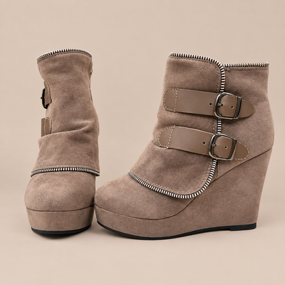 Arielle | Winterstiefel Damen mit Keilabsatz und Schnallendetails