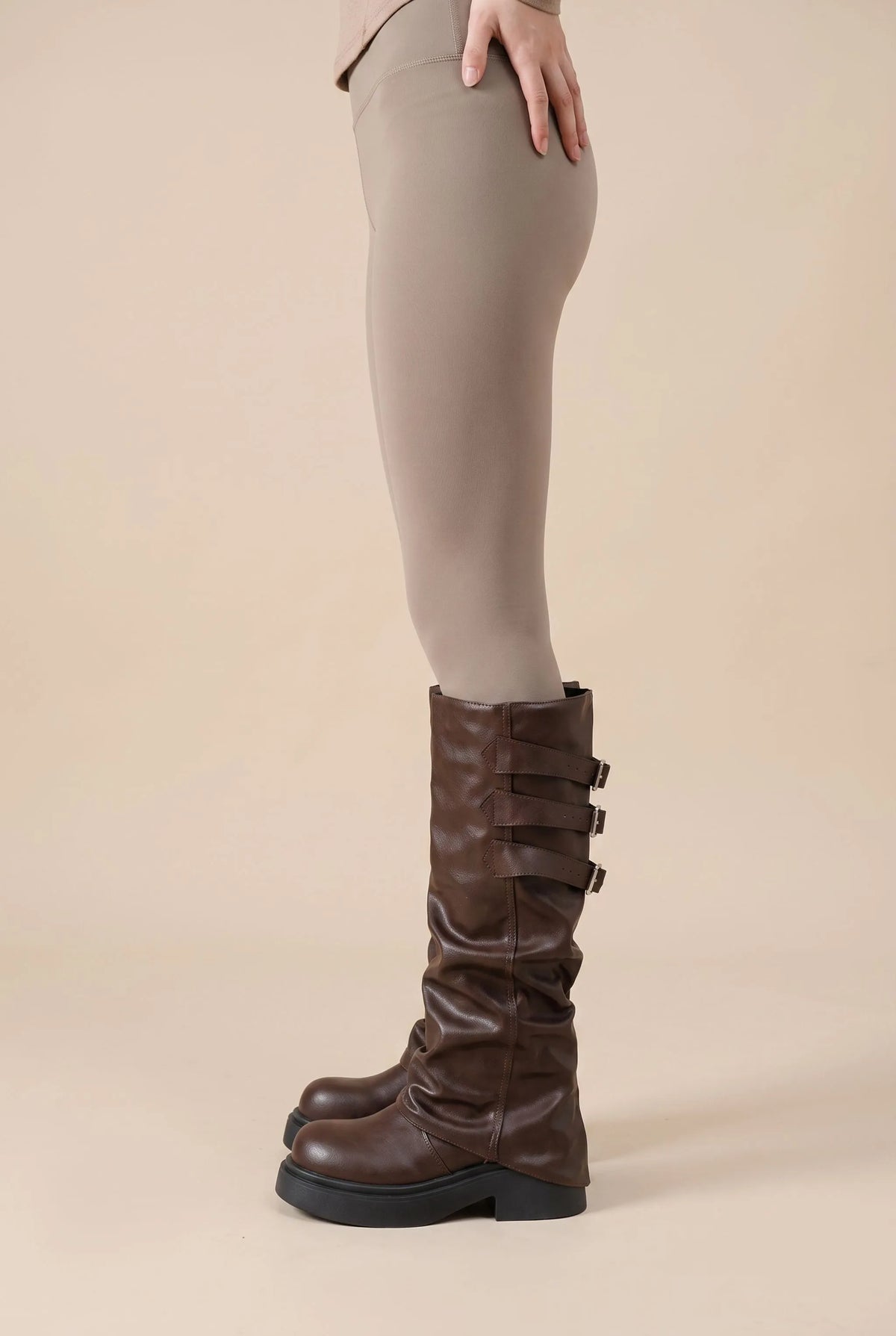 Bucklite | Geraffte Plateau Stiefel