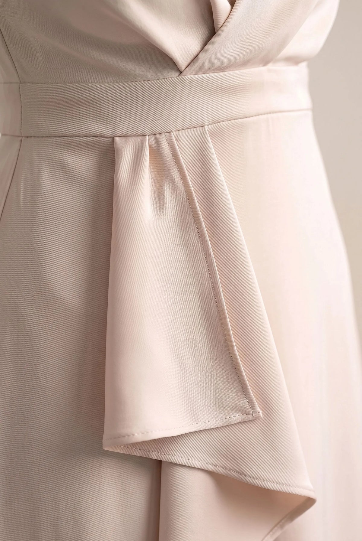 Drapia | Ärmelloses Midikleid Mit Asymmetrischem Saum