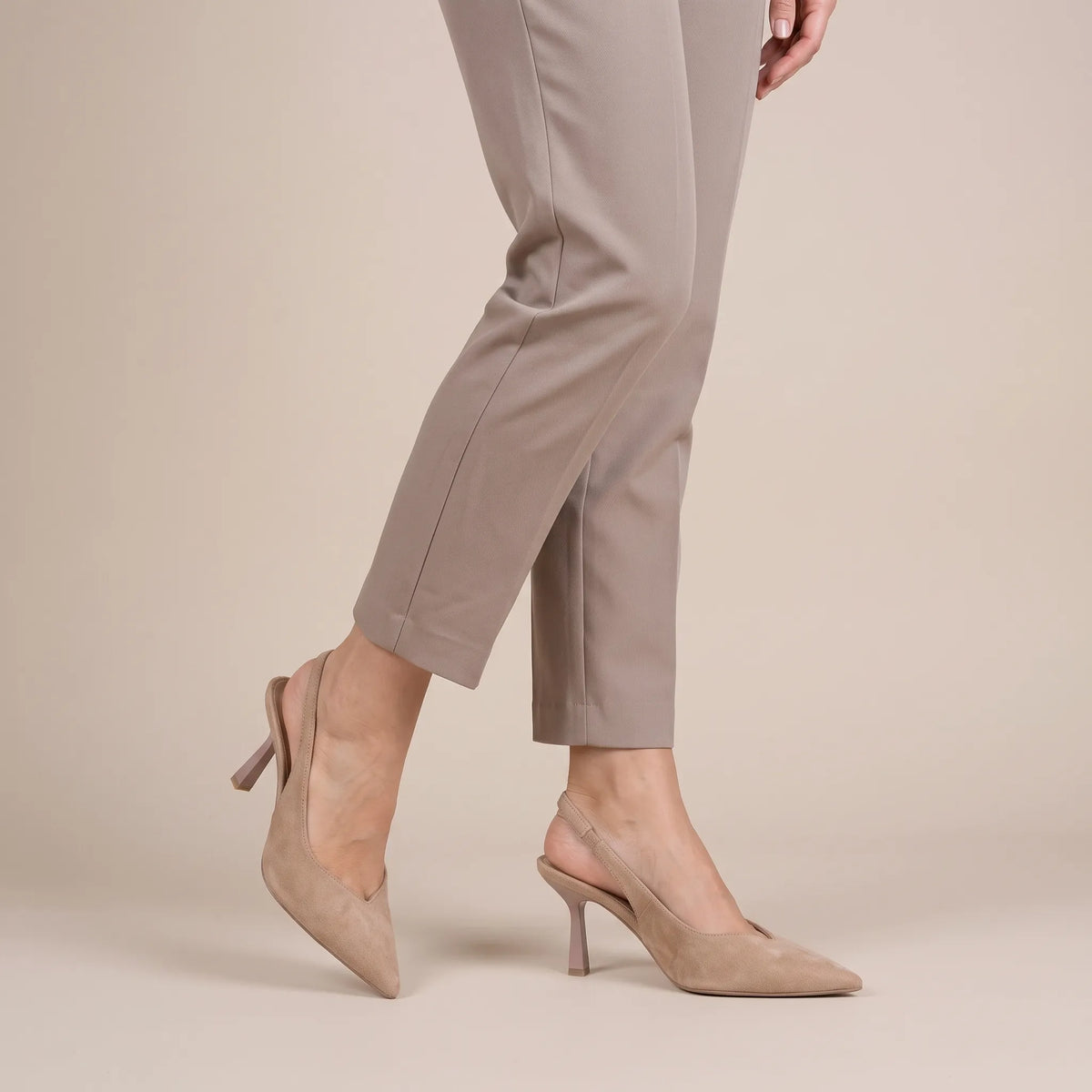 Elevys | Spitz Zulaufende Slingback-Pumps