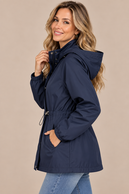 Loreva | Regenjacke mit verstellbarer Taille