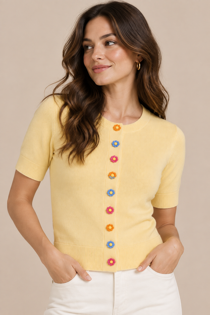 Mariel | Cardigan Damen Kurzarm mit Blumenknöpfen