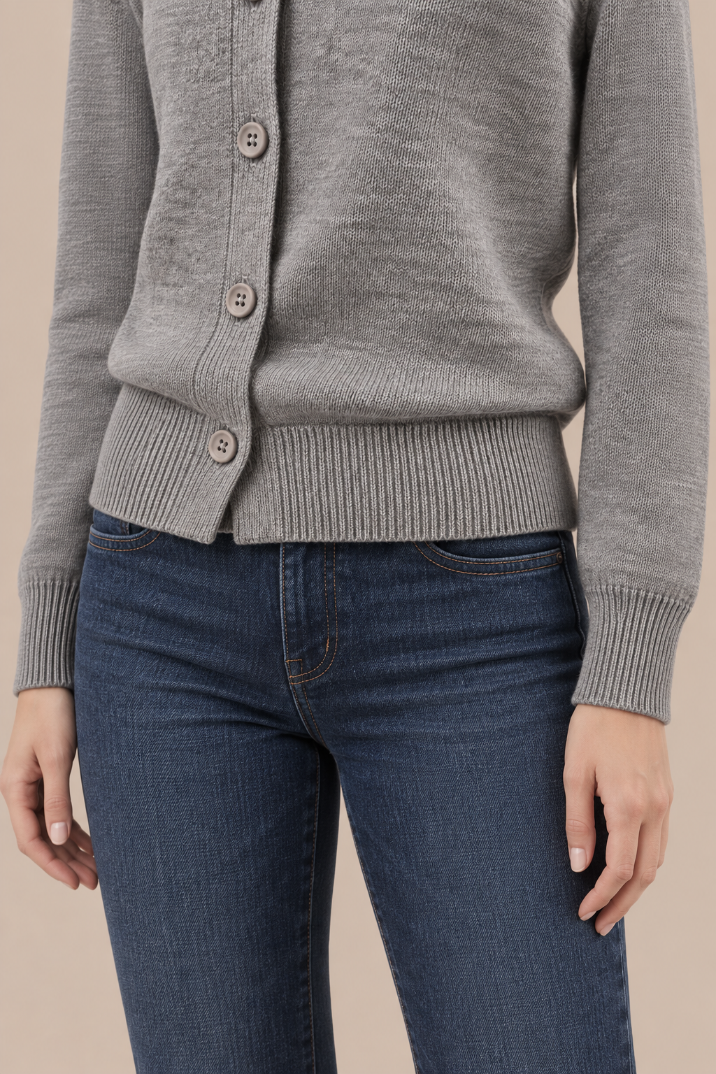 Marvena | Strickweste Damen mit Knopfleiste und Rundhalsausschnitt