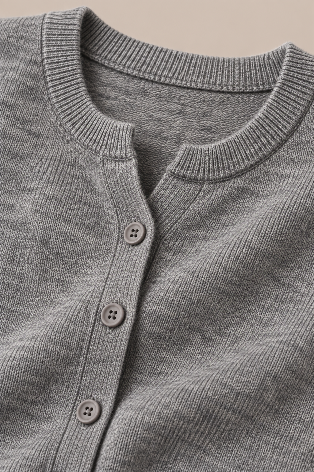 Marvena | Strickweste Damen mit Knopfleiste und Rundhalsausschnitt