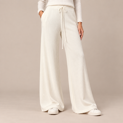 Mauricia | Cordhose Damen mit weitem Bein und feiner Corduroy-Struktur