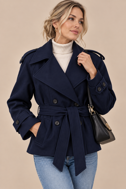 Mirevane | Trenchcoat mit kurzem Schnitt und Taillengürtel