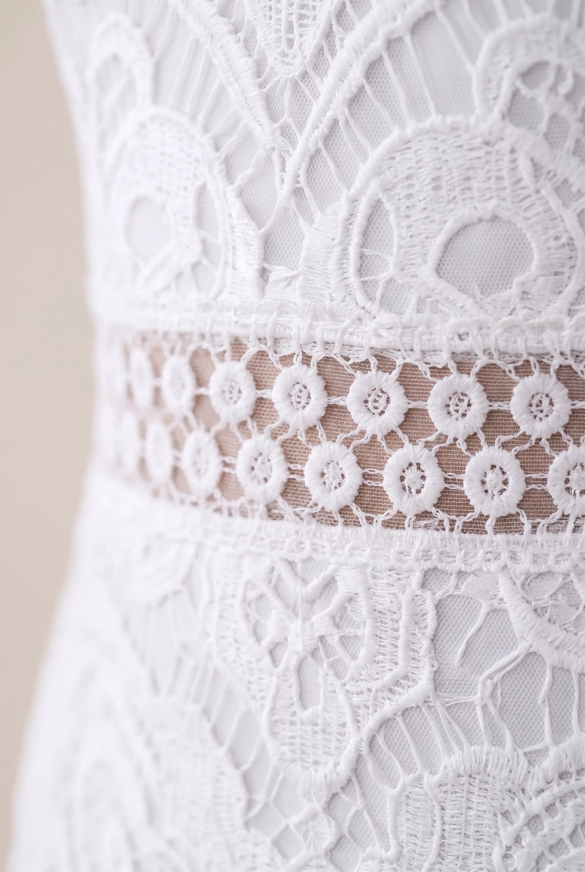 Nivesse | Weißes Langärmliges Minikleid Mit Strukturmuster