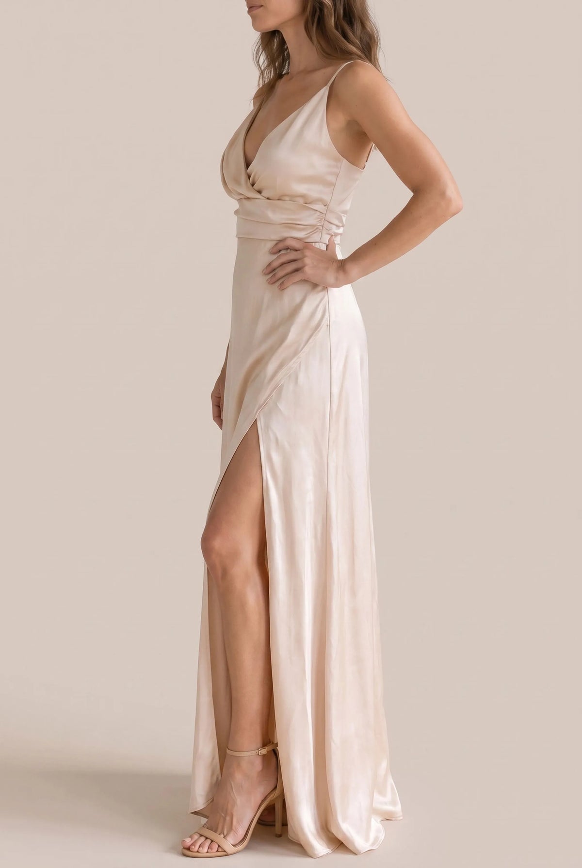 Sylvane | Langes Fließendes Abendkleid Mit Beinschlitz