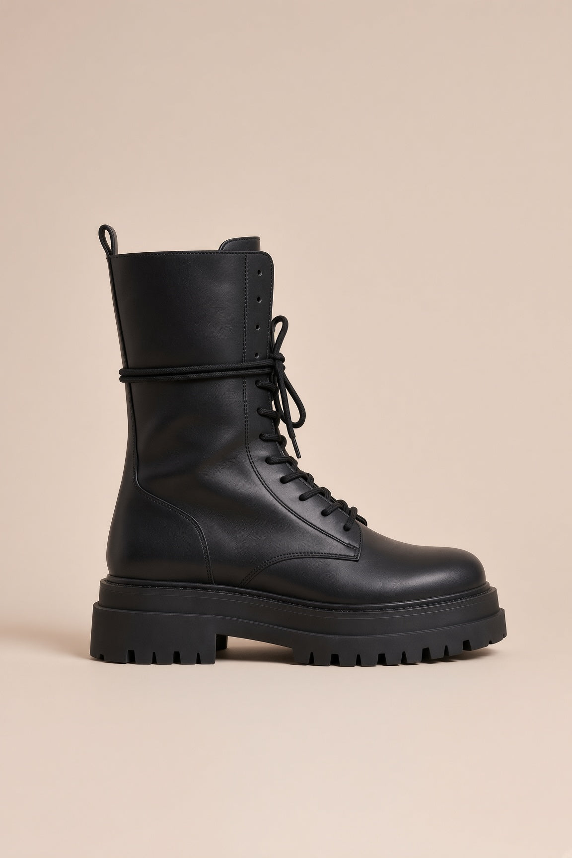 Treadia | Klobige Schwarze Schnürstiefel