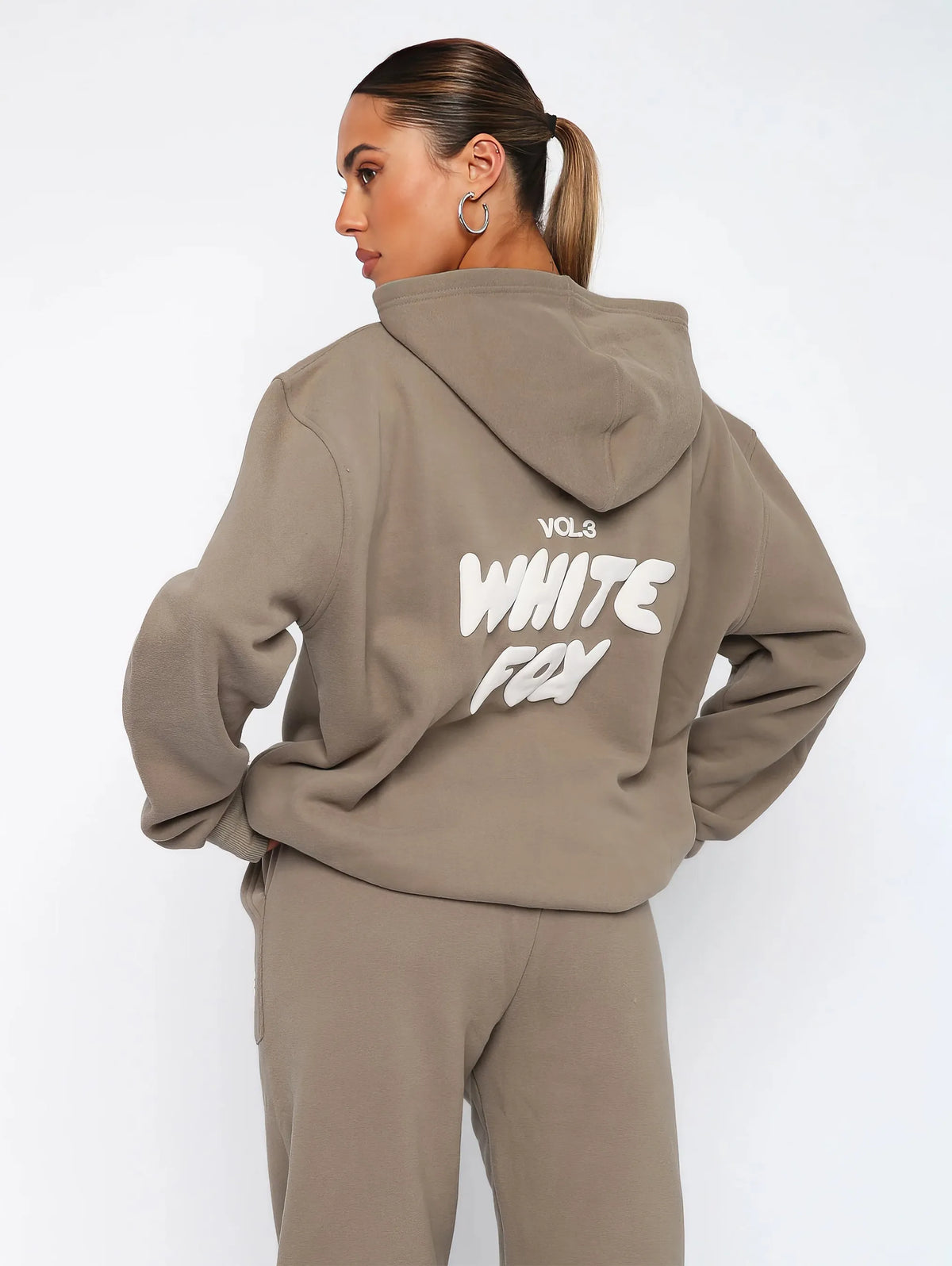 Trendiger damen-trainingsanzug