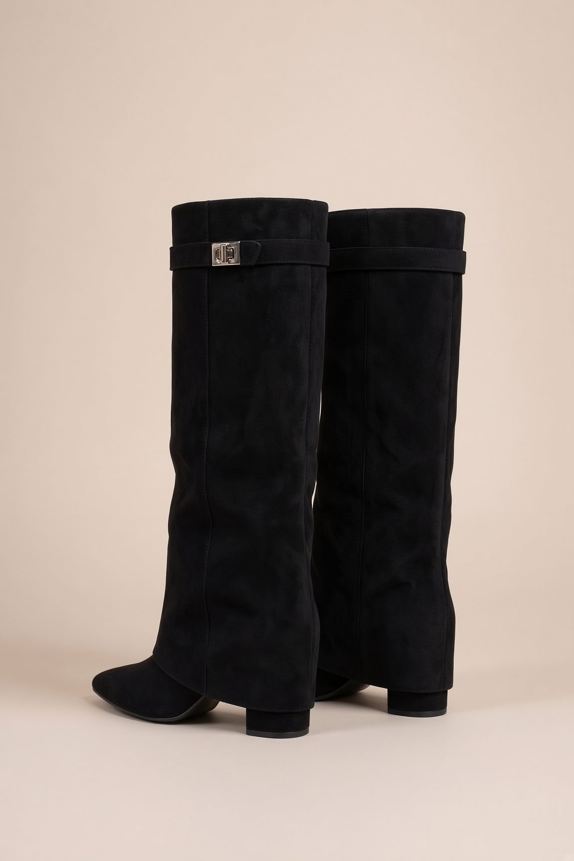 Nordara | Kniehohe Stiefel Mit Umschlagschaft Und Spitzer Kappe