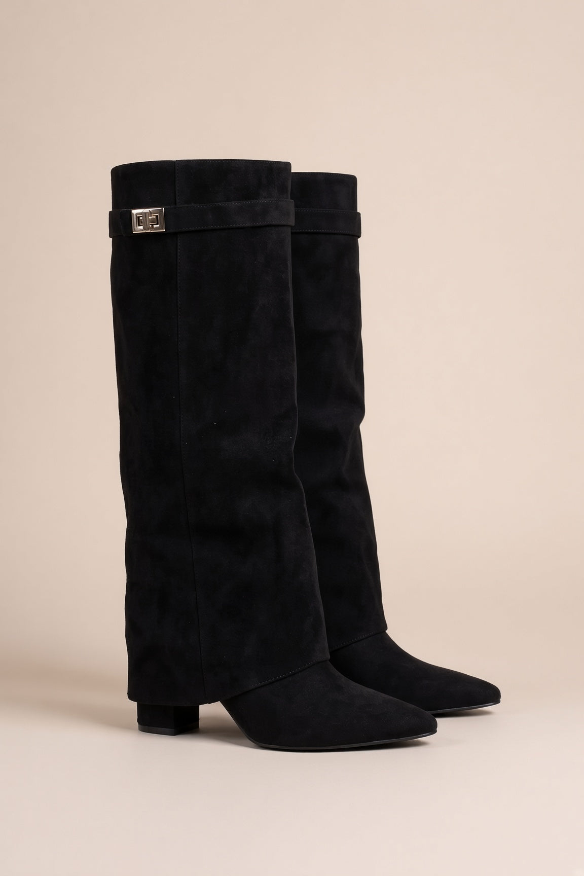 Nordara | Kniehohe Stiefel Mit Umschlagschaft Und Spitzer Kappe