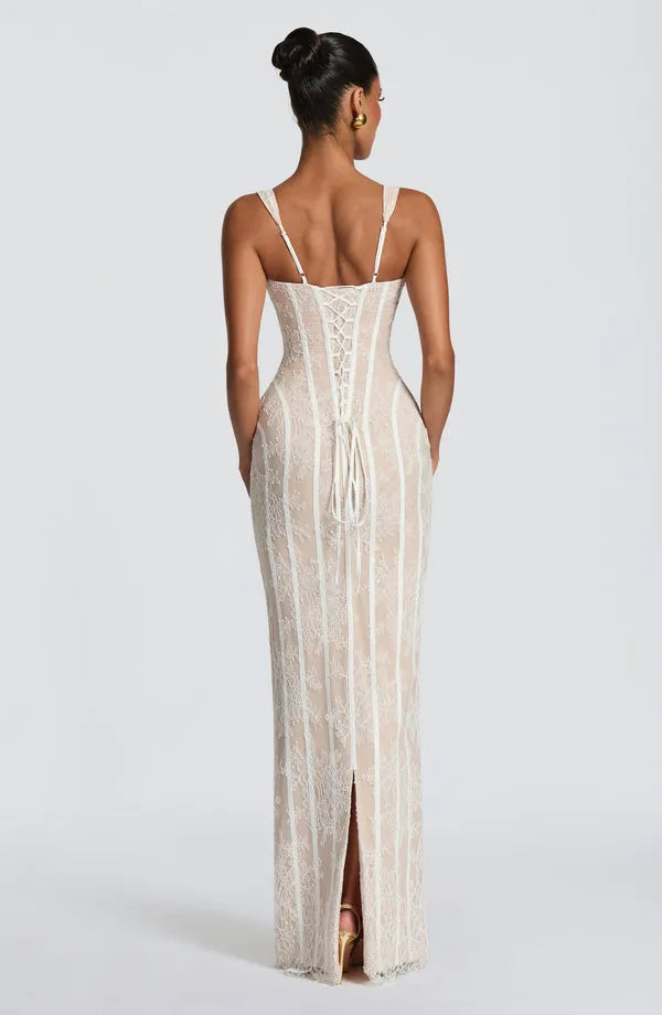 Sibylle | Damen Elegantes Tailliertes Spitzenkleid