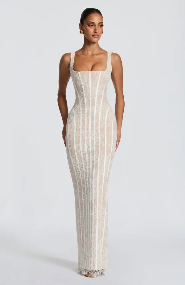 Sibylle | Damen Elegantes Tailliertes Spitzenkleid
