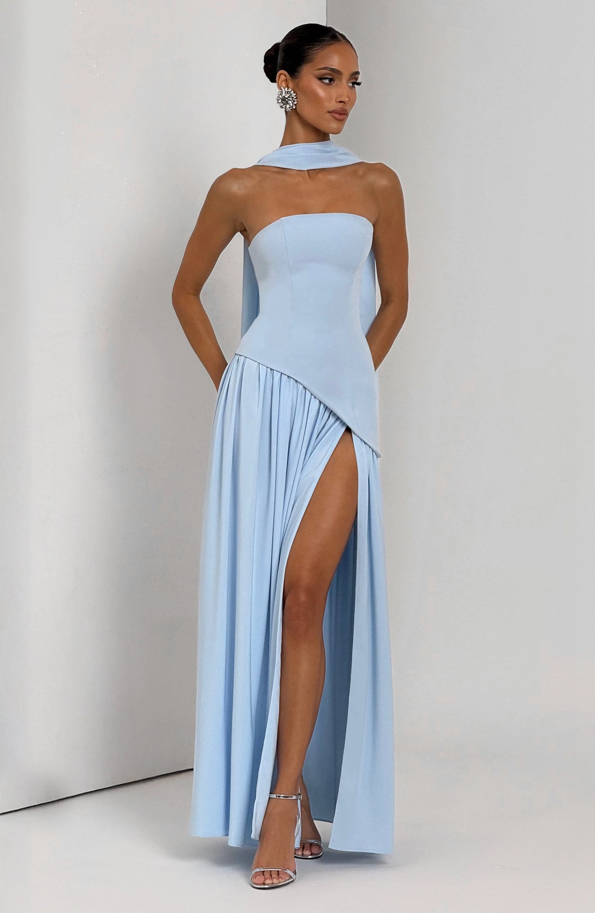 Selina | Damen Elegantes Tailliertes Maxikleid mit asymmetrischem Saum