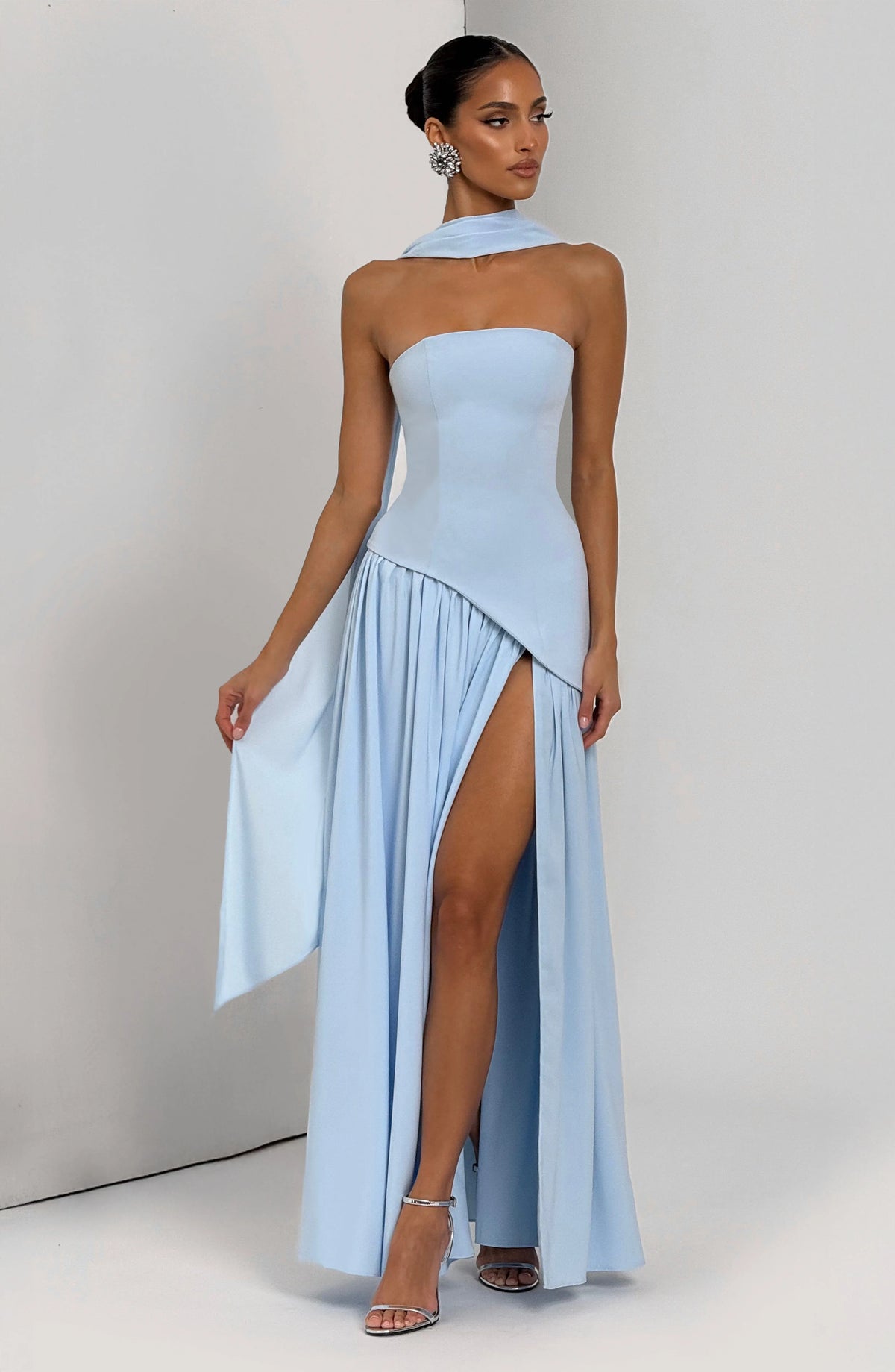 Selina | Damen Elegantes Tailliertes Maxikleid mit asymmetrischem Saum