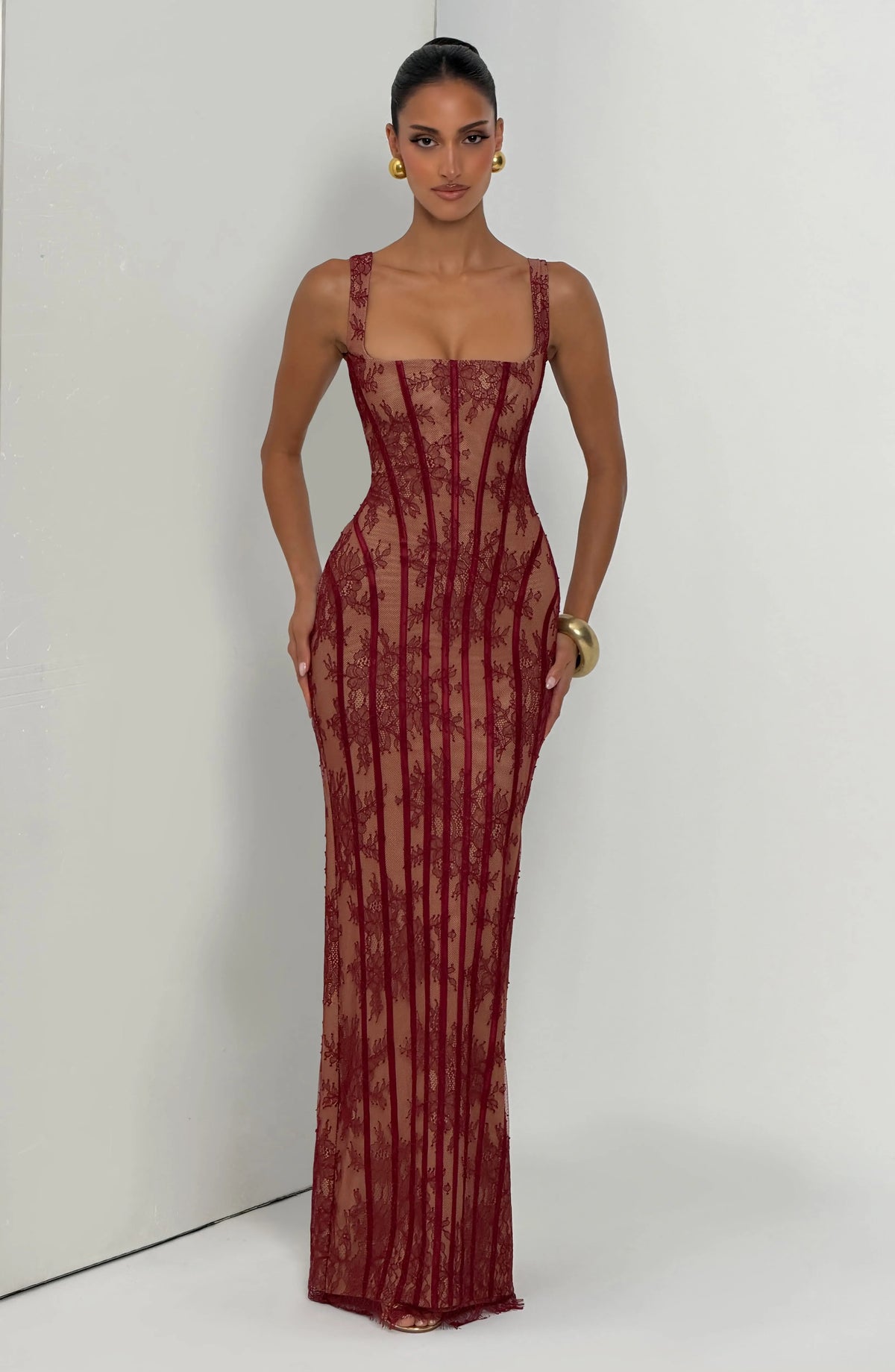 Sibylle | Damen Elegantes Tailliertes Spitzenkleid